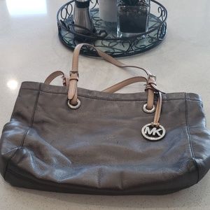 Michael kors silver bag